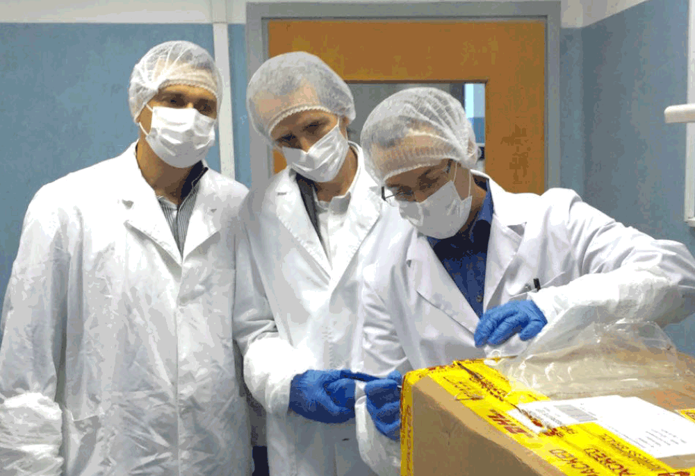 Equipe de peritos da Comissão Especial de Mortos e Desaparecidos faz análise de material genético — Foto: Arquivo pessoal